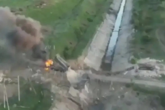 Theo kênh Rybar trên mạng xã hội Telegram, trên hướng Bakhmut, giao tranh đang diễn ra ở khu vực phía đông bờ kênh đào chảy qua Chasov Yar. Quân Nga đang củng cố hai bên sườn và mở rộng vùng kiểm soát tại khu bảo tồn động vật hoang dã Stupky-Holubivski-2. 