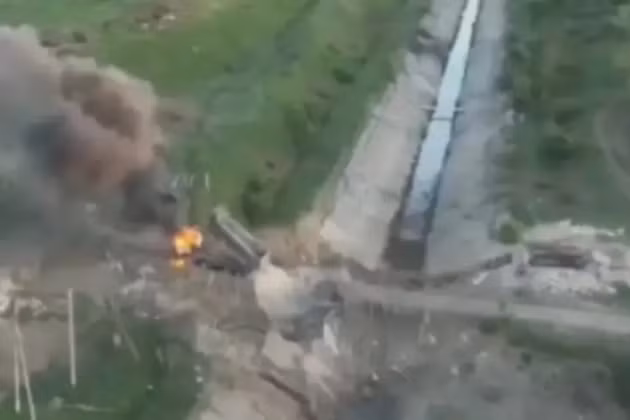 Theo kênh Rybar trên mạng xã hội Telegram, trên hướng Bakhmut, giao tranh đang diễn ra ở khu vực phía đông bờ kênh đào chảy qua Chasov Yar. Quân Nga đang củng cố hai bên sườn và mở rộng vùng kiểm soát tại khu bảo tồn động vật hoang dã Stupky-Holubivski-2. 