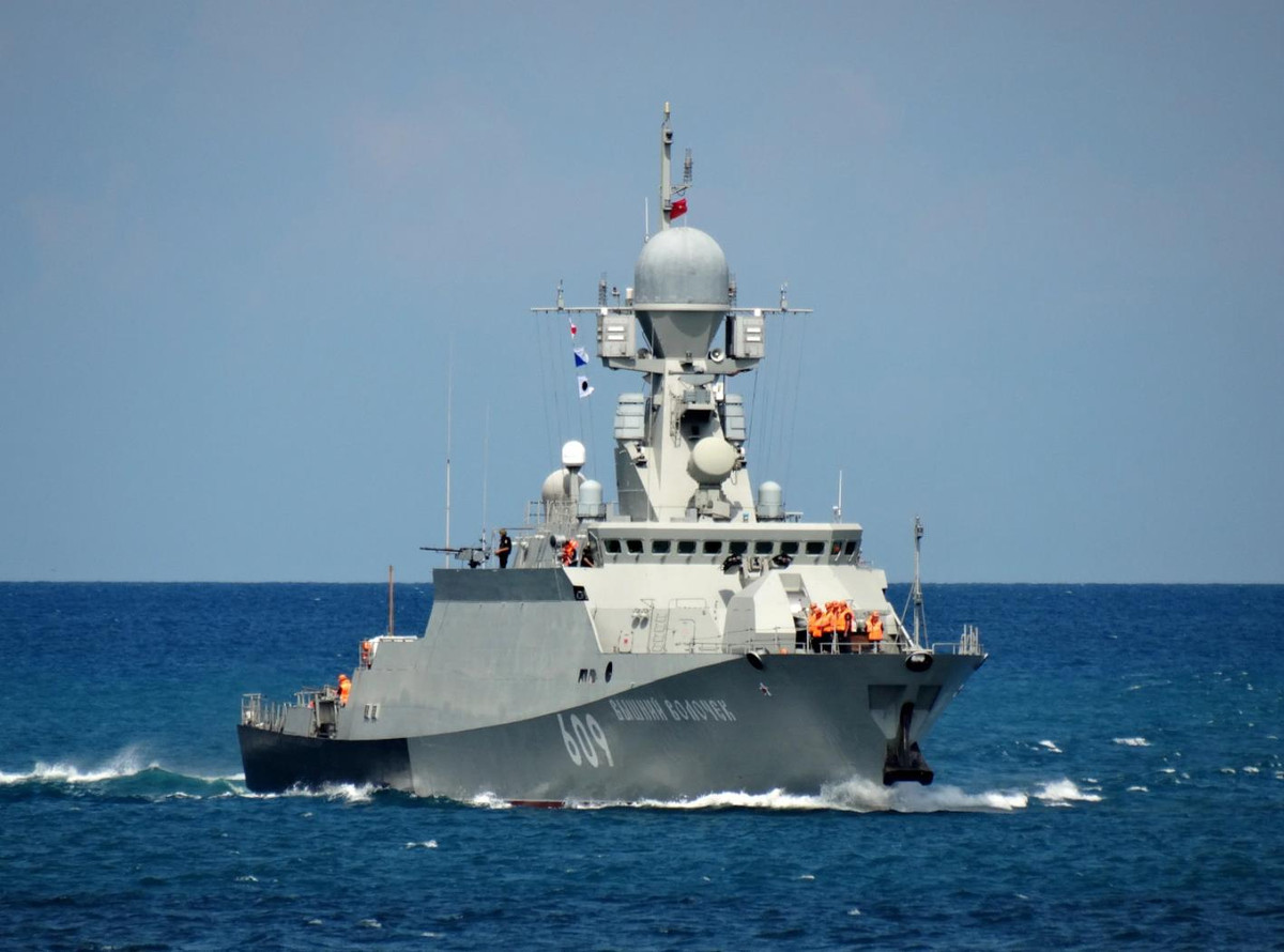 Theo giới phân tích quân sự, khinh hạm lớp Buyan-M mặc dù có kích thước “khiêm tốn”, nhưng lại có lợi thế về hỏa lực mạnh rất mạnh. Đây cũng là lớp tàu chiến đã trải qua nhiều lần thực chiến, khi phóng các tên lửa hành trình tấn công các mục tiêu trên mặt đất tại Syria và Ukraine.