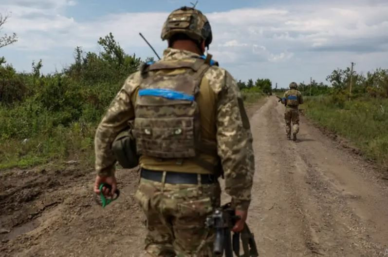 Tuy nhiên đây là kết quả của những nỗ lực không ngừng nghỉ trong nhiều ngày qua của Quân đội Ukraine. Điều đặc biệt đáng chú ý là mặc dù cuộc tấn công của Quân đội Ukraine vào Kursk trong những ngày đầu tiên chỉ là bước đột phá ban đầu của tuyến phòng thủ; nhưng các cuộc tấn công ác liệt liên tục trong hơn mười ngày tiếp theo mới là chìa khóa cho việc mở rộng đáng kể khu vực kiểm soát của họ.