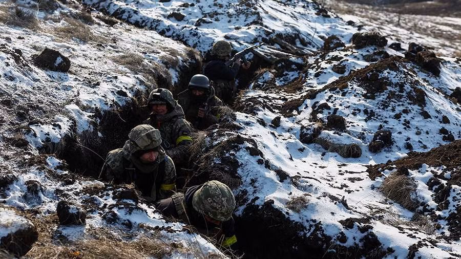 Với 30% diện tích còn lại của Chasov Yar, AFU đang tích cực xây dựng các công sự phòng thủ kiên cố, xung quanh một số trận địa phòng ngự then chốt tại đây và có kế hoạch bảo vệ những tuyến đường vận chuyển quan trọng.