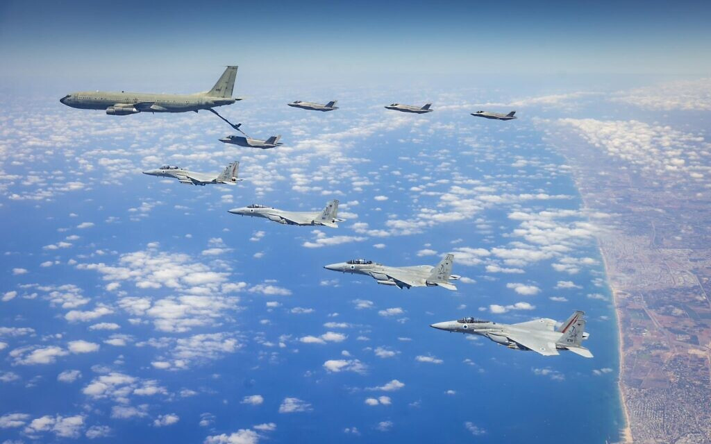 Tất nhiên, việc tiếp nhiên liệu trên không có thể được Không quân Israel sử dụng để tăng tầm hoạt động, nhưng lần này họ điều động 140 máy bay để thực hiện nhiệm vụ. Rõ ràng, việc các máy bay tiếp dầu không thể hoàn thành nhiệm vụ tiếp nhiên liệu cho tất cả máy bay chiến đấu trong thời gian ngắn như vậy.