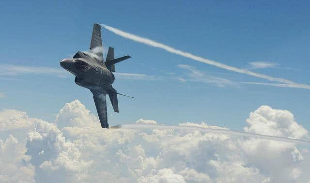 Do vậy, có thể có một số máy bay của Israel sẽ hạ cánh và tiếp nhiên liệu trên đường đi, nhưng việc hạ cánh và tiếp nhiên liệu ở các quốc gia khác cần có sự giúp đỡ của các đồng minh; ở Trung Đông, Israel không hề có đồng minh. Ả Rập Saudi phản đối cuộc tấn công của Israel vào Iran, và nước này khó có thể hỗ trợ cho đối thủ Israel, mặc dù họ cũng chả ưa gì Iran.