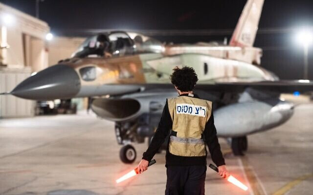 F-35 và các máy bay chiến đấu khác của Không quân Israel được trang bị tên lửa hành trình AGM-154, AGM-158 và Storm Shadow, và tầm bắn của chúng về cơ bản là khoảng 400 km. Có lý khi cho rằng, các sân bay của Iraq đã giúp Israel tấn công lãnh thổ Iran.