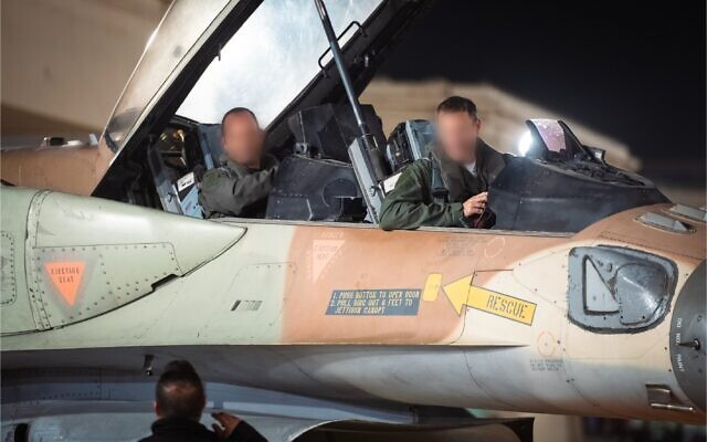 Theo một số phán đoán, nơi có nhiều khả năng mà máy bay chiến đấu của Israel có thể hạ cánh và tiếp nhiên liệu nhất, đó chính là các căn cứ quân sự Mỹ ở Iraq. Khoảng cách từ Israel đến căn cứ quân sự của Mỹ ở Iraq là khoảng 800 đến 900 km.