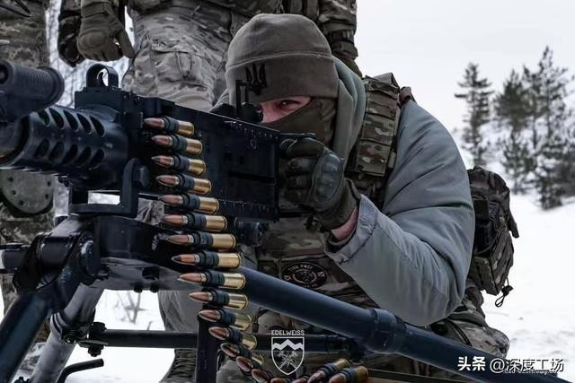 Trang Military Review của Nga cho biết, hiện quân Ukraine vẫn tiếp tục phòng thủ trong khu vực nhà thờ Đức Mẹ Đồng Trinh Maria ở làng Gogolevka. Những đơn vị này có cả vũ khí hạng nặng là xe tăng và pháo binh và được UAV hạng nặng, rải mìn ngăn quân Nga cơ động trên các tuyến đường ở các ngôi làng Rubanshchina và Goncharovka.