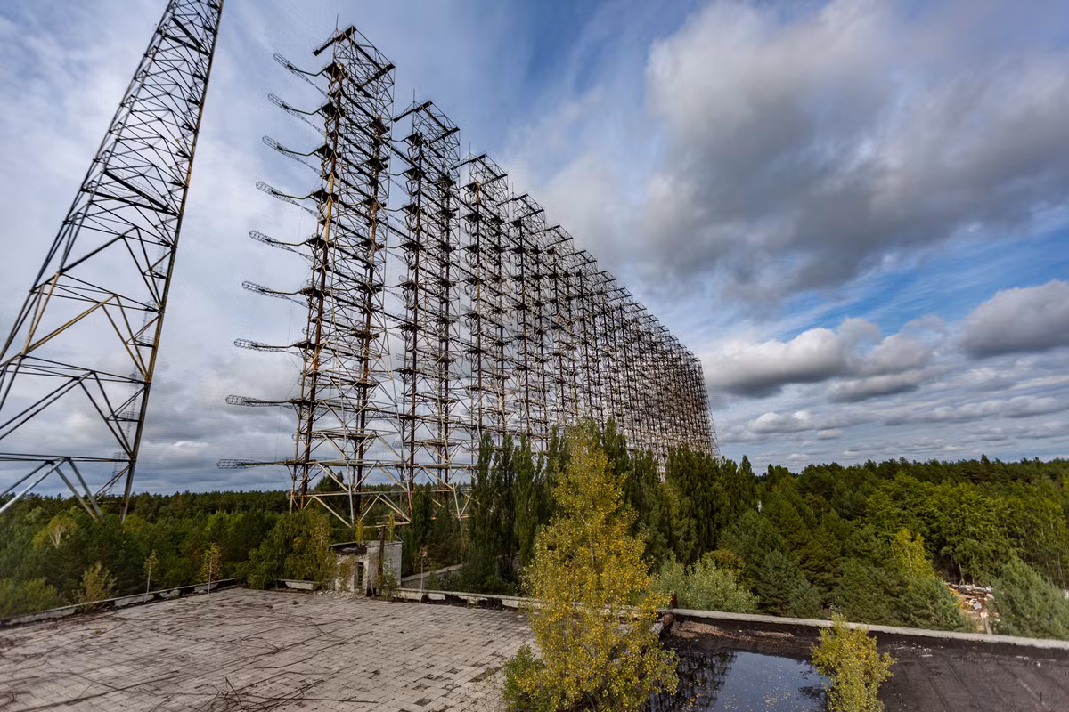 Nếu các nước châu Âu cố gắng lên kế hoạch tấn công vào Liên Xô, chỉ cần Liên Xô sử dụng radar Duga 3, thì toàn bộ hệ thống thông tin sóng ngắn của châu Âu sẽ bị phá vỡ. 