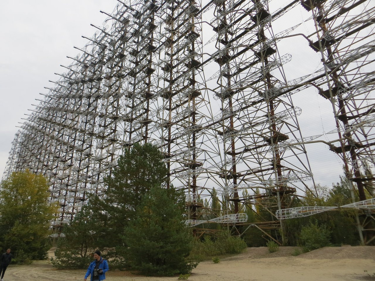 Điều này có nghĩa là dù Duga 3 có chức năng ban đầu của siêu radar, phát hiện bên kia phóng tên lửa hạt nhân vào mình, thì cũng trở nên vô nghĩa; do vậy sau khi Liên Xô tan rã, Nga không tái khởi động hệ thống radar Duga 3, mà mà để khối khí tài có giá hàng tỷ USD này, thành đống sắt vụn. 