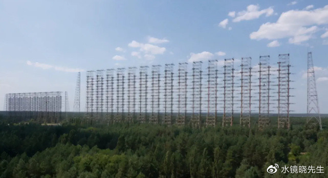 Đã có hai đài radar Duga được triển khai, một đài gần Nhà máy điện hạt nhân Chernobyl thuộc khu vực Chernihiv của Ukraine và đài radar kia ở phía đông Siberia.