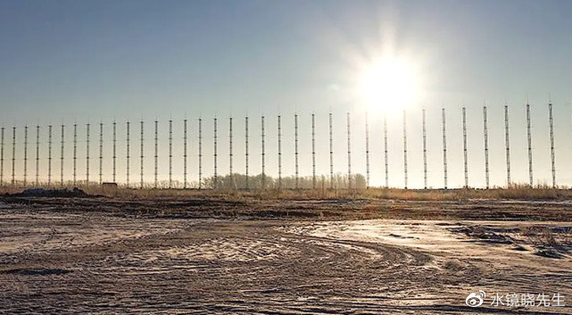 Duga là một siêu radar có công suất đầu ra khủng khiếp, mỗi khi Duga 3 được bật lên, đồng nghĩa với việc tất cả các thiết bị vô tuyến sóng ngắn ở châu Âu lúc bấy giờ sẽ bị gây nhiễu rất mạnh.