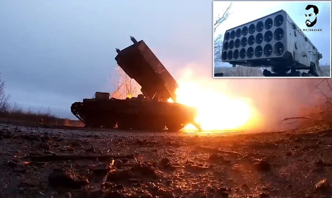 Tuy nhiên, quân đội Nga đã sử dụng chiến thuật linh hoạt, đó là phân tán số pháo nhiệt áp TOS-1A ra các khu vực; đồng thời đưa pháo nhiệt áp TOS-1A giả bằng mô hình bơm hơi đánh lừa quân Ukraine, để tiêu hao số đạn HIMARS quý giá ít ỏi của Ukraine. 