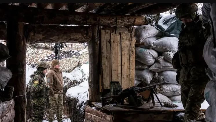 Theo các chuyên gia phân tich, Quân đội Ukraine tại Chasov Yar đang khẩn trương xây dựng hệ thống công sự trận địa phòng ngự chiến đấu liên hoàn. Họ triệt để tận dùng các yếu tố tự nhiên như rừng, kênh rạch và vùng đất ngập nước làm nơi che chắn, phòng thủ khá chặt chẽ.