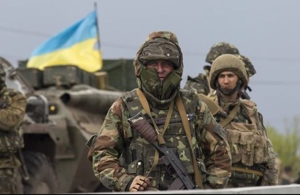 Donbass được Nga xác định là chiến trường chính; ở đây Quân đội Ukraine thiết lập 3 tuyến phòng thủ chính, tuyến đầu tiên nằm trên tuyến Popasna đã bị quân Nga chọc thủng từ đầu năm 2022. Tuyến phòng thủ thứ hai là ở Bakhmut, Avdiivka và những nơi khác, thì giao tranh đã kết thúc vào đầu năm nay.