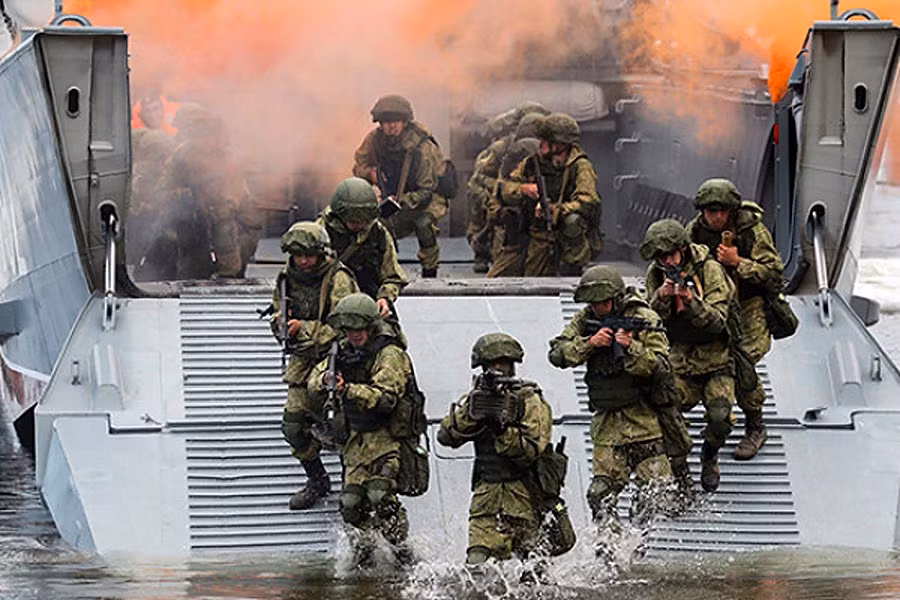 Và cuối cùng là, Lữ đoàn bộ binh cơ giới số 200, lực lượng bảo vệ vùng cực Bắc và căn cứ tàu ngầm hạt nhân của Hạm đội phương Bắc, cũng tham gia. Những đơn vị tinh nhuệ này đã đạt được bước đột phá nhất định trong khu vực tiểu khu của kênh đào Chasov Yar.