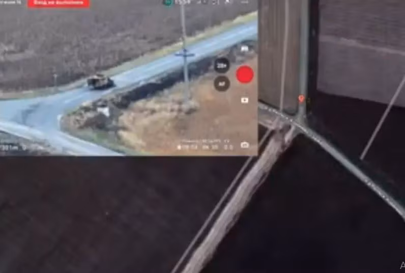 Đồng thời, một cuộc rút lui hoảng loạn và sự đầu hàng hàng loạt của quân Ukraine tại đây được ghi nhận. Theo các nguồn tin Ukraine tuyên bố, việc rút lui có tổ chức của các đơn vị Ukraine là không thể, trong các điều kiện hiện nay ở khu vực.