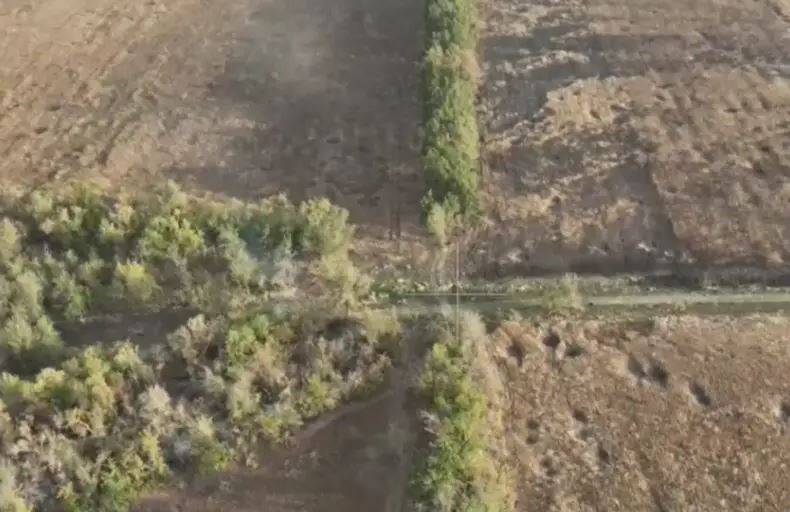 Những chiếc xe tăng M1A1 Abrams đã tham gia tấn công làng Novovka ở vùng Kursk, dưới sự yểm trợ của xe chiến đấu bộ binh Bradley. Lữ đoàn bộ binh cơ giới 47, là lực lượng cơ động chiến lược của Quân đội Ukraine, đã được điều gấp từ hướng mặt trận Pokrovsk đến Kursk.