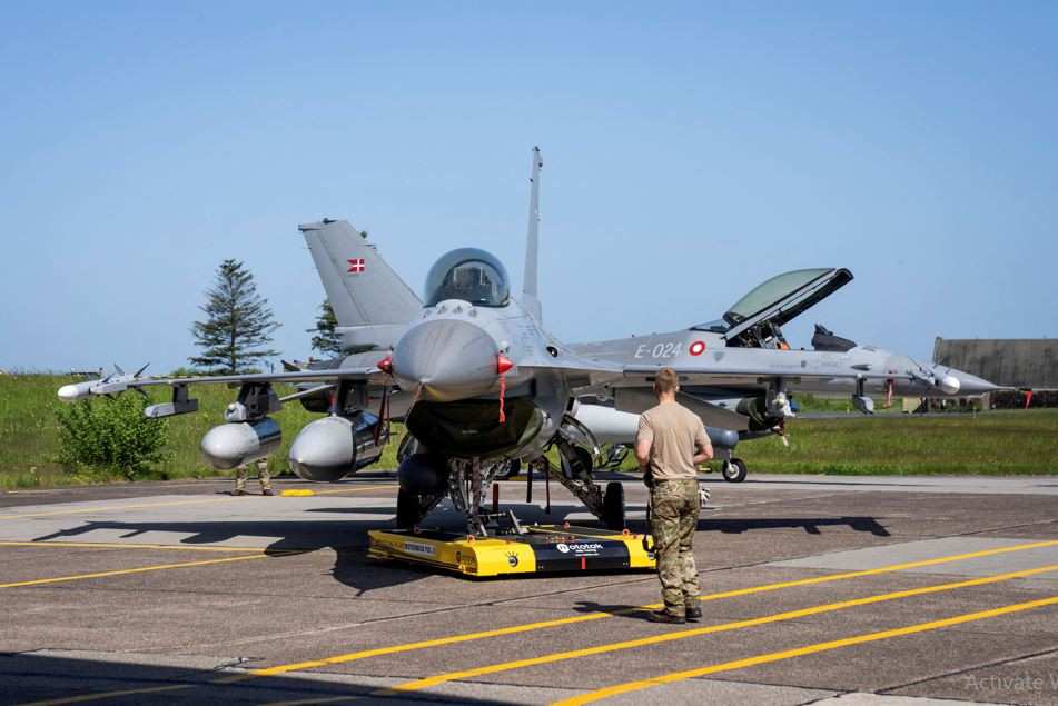 Trong những ngày qua, một trong những chủ đề chính trên truyền thông Ukraine là việc các nước phương Tây chuyển giao máy bay chiến đấu F-16 của Mỹ cho Ukraine; rất có thể sẽ được trang bị cho Không quân Ukraine trong tương lai gần. 