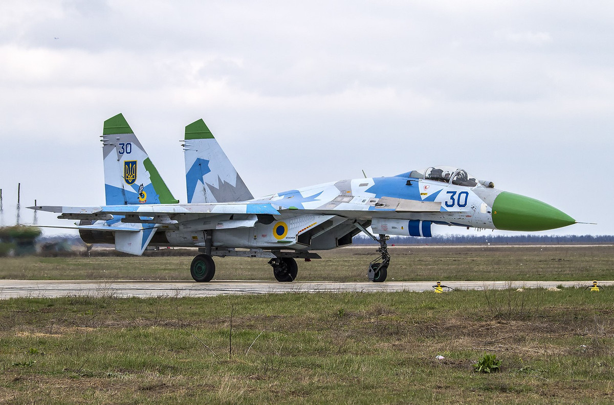 Nhưng chúng ta cũng thấy rằng, bất chấp những tuyên bố của Quân đội Nga về việc Không quân Ukraine gần như bị tiêu diệt hoàn toàn, các phi công của Ukraine vẫn tiếp tục thực hiện các nhiệm vụ chiến đấu.