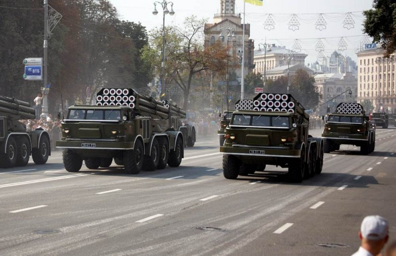 Sau khi Liên Xô tan rã, các nước cộng hòa thuộc Liên Xô được kế thừa bệ phóng tên lửa BM-27 và tiếp tục được sử dụng làm vũ khí hỗ trợ hỏa lực quan trọng. Trong những ngày đầu xung đột vũ trang Nga-Ukraine, người ta vẫn có thể nhìn thấy bệ phóng tên lửa BM-27 tham chiến.