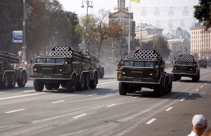 Sau khi Liên Xô tan rã, các nước cộng hòa thuộc Liên Xô được kế thừa bệ phóng tên lửa BM-27 và tiếp tục được sử dụng làm vũ khí hỗ trợ hỏa lực quan trọng. Trong những ngày đầu xung đột vũ trang Nga-Ukraine, người ta vẫn có thể nhìn thấy bệ phóng tên lửa BM-27 tham chiến.