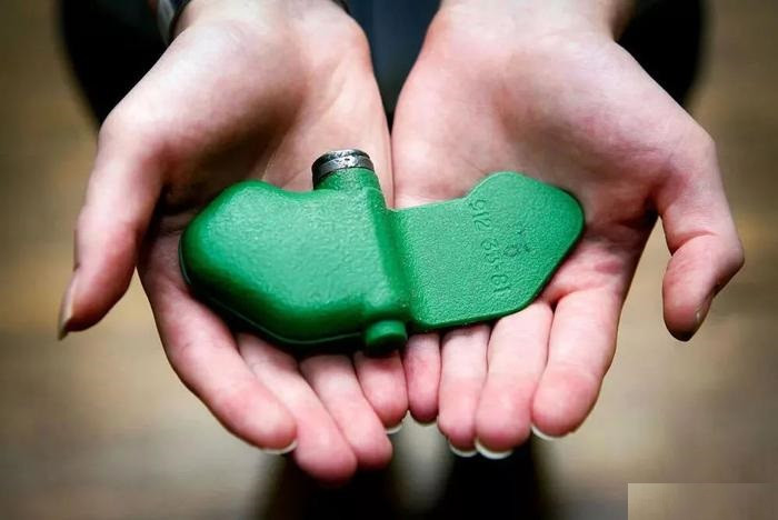 Có thể thấy từ chiếc UAV FPV mang đạn chùm của Nga bị Quân đội Ukraine bắt giữ rất thô sơ. Nó có thể chỉ là ý thích của người điều khiển UAV FPV của Nga ở chiến trường và không phải là trang bị tiêu chuẩn của Quân đội Nga. Tuy nhiên đây là vũ khí cực kỳ nguy hiểm và có tính sáng tạo cao. (Ảnh: Ukrinform, Wikipedia, Topwar).