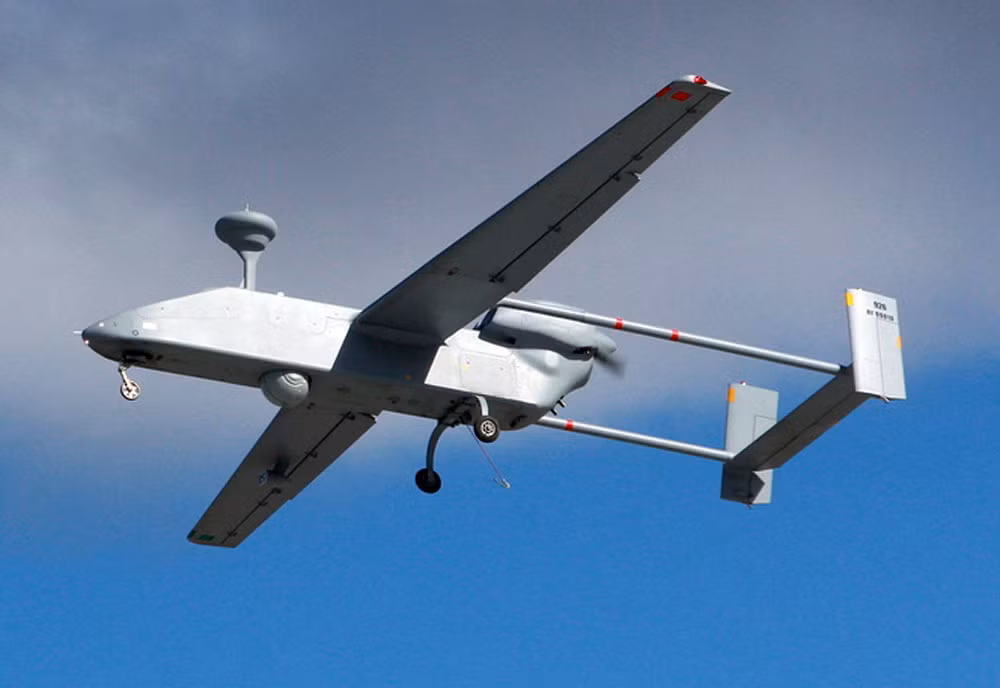 Ngành công nghiệp quốc phòng Ukraine hoàn toàn có khả năng sửa đổi các UAV dân sự, lắp thêm thiết bị nổ vào UAV và biến nó thành UAV cảm tử. Quân đội Ukraine đã sử dụng các máy bay không người lái này, xâm nhập qua biên giới, để tấn công các mục tiêu như kho dầu của Nga.