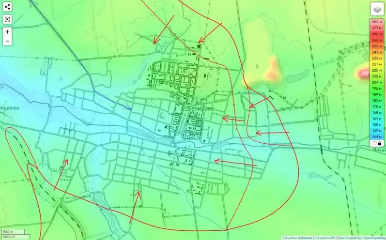 Kênh “Strana.ua” trên mạng xã hội Telegram của Ukraine, dựa trên thông tin từ Quân đội Ukraine cho biết, tình hình ở Selidovo đang xấu đi nhanh chóng. Thị trấn chiến lược này gần như bị Quân đội Nga bao vây hoàn toàn, các trận đánh diễn ra trong thành phố và các nhóm tấn công của quân Nga đang tích cực tiến công từ ba hướng cùng một lúc.