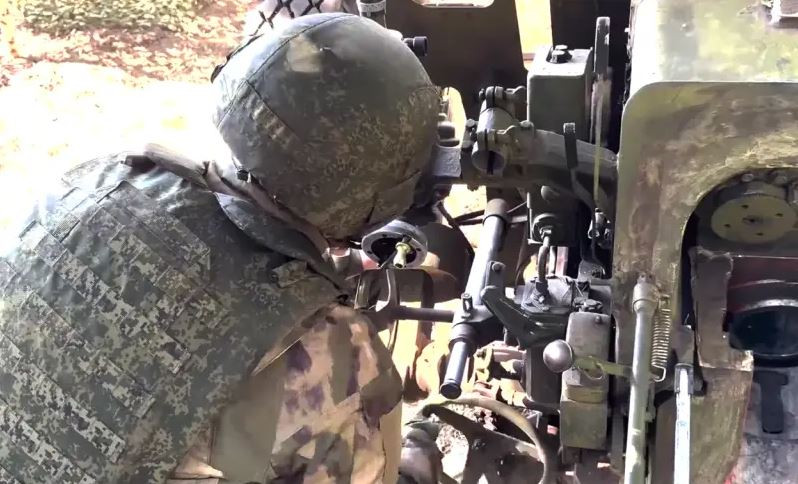 Hiện quân Nga vẫn chưa đến được khu vực phòng thủ chính của quân Ukraine ở Selidovo, trong khu vực có các tòa nhà cao tầng; nhưng quân Ukraine cũng sẽ không phải đợi lâu, vì tốc độ tiến công của quân Nga rất nhanh. Cùng lúc đó, quân Nga đang tiến từ hướng Vishnevoye, nếu thành công thì khu vực đồn trú sẽ bị cắt đứt khỏi Pokrovsk.