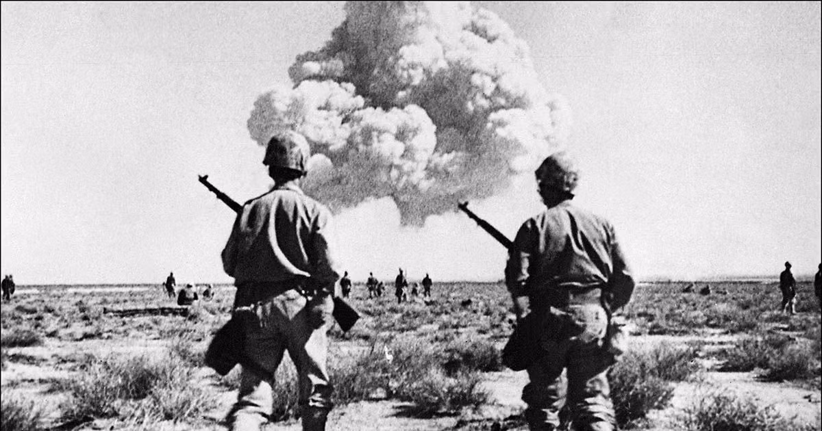 Sau khi thế chiến II kết thúc, trong hơn bốn thập kỷ sau đó, các sĩ quan quân đội của Mỹ và Liên Xô liên tục xây dựng các kế hoạch chiến tranh tổng lực, có sử dụng vũ khí hạt nhân giữa hai khối quân sự NATO và Warsaw.