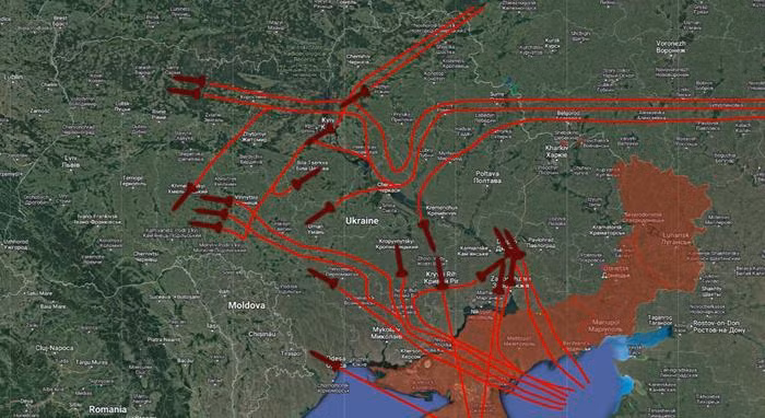 Một số tên lửa hành trình của Nga đã tấn công các mục tiêu ở khu vực Lviv và Ivano-Frankivsk, Volyn, Chernihiv, Zaporozhye, Krivoy Rog và Odessa ở miền tây Ukraine. Đặc biệt tại Zhytomyr, cũng có kỷ lục về các vụ nổ lặp đi lặp lại.
