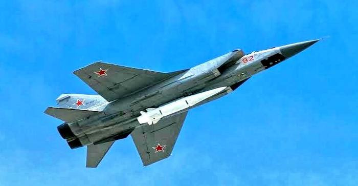 Phía Ukraine cho biết, họ đã phát hiện máy bay chiến đấu Su-57 của Lực lượng Hàng không Vũ trụ Nga cũng tham gia phóng tên lửa hành trình nhằm vào Kiev. Tính đến ngày 26/8, các máy bay chiến đấu MiG-31 của Nga vừa quay trở lại căn cứ không quân, tiếp nhiên liệu và nạp vũ khí trước khi cất cánh thực hiện đợt nhiệm vụ tấn công thứ hai. 