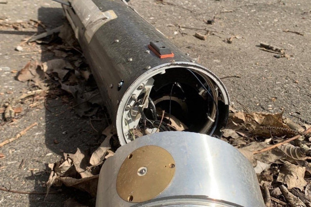 Trong ảnh, người xem có thể thấy một tên lửa chống tăng Javelin chưa nổ; một trong những nguyên nhân khiến tên lửa không phát nổ, có thể là do lỗi của hệ thống ngòi nổ điện hoặc cơ cấu tự hủy không hoạt động. Nhưng cho đến nay, vẫn chưa có chuyên gia nào, cho ý kiến về vấn đề này.