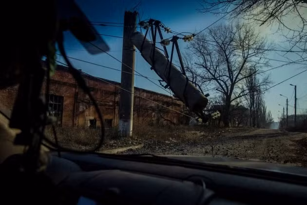 Trong bối cảnh Quân đội Ukraine đang bị khép vòng vây tại Bakhmut và các khu vực lân cận, Quân đội Ukraine đã tiến hành sơ tán khẩn cấp dân thường và khỏi Chasov Yar. Lý do là nếu quân Nga tràn ngập Bakhmut, cũng sẽ nắm quyền kiểm soát Chasov Yar. 