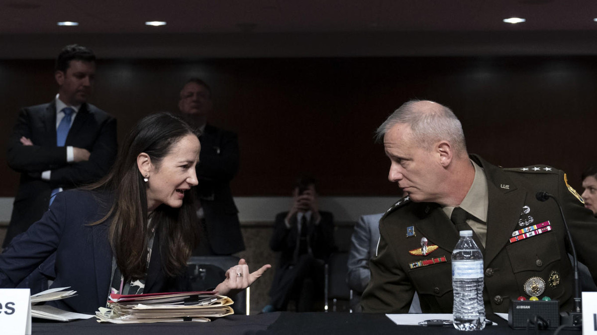 Để ngăn chặn việc phía Ukraine mất kiểm soát và làm trầm trọng thêm căng thẳng giữa Nga và Mỹ, chính quyền Mỹ mới đây đã ban hành hướng dẫn về chia sẻ thông tin tình báo. Các quan chức Mỹ cho biết, hướng dẫn này đưa ra "hai lệnh cấm rộng rãi", đối với các loại thông tin tình báo mà Mỹ có thể chia sẻ với Ukraine.