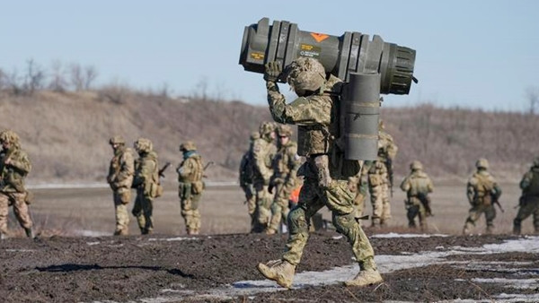 Về vấn đề này, các quan chức Mỹ nói rằng, nếu các chỉ huy Ukraine quyết định tấn công các sở chỉ huy của Quân đội Nga, đó sẽ là "quyết định của riêng họ"; và nếu một tướng Nga bị giết trong cuộc tấn công, "không phải vì họ trở thành mục tiêu của Mỹ". 