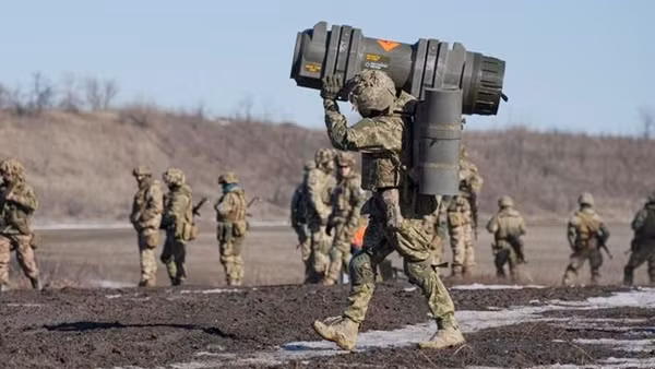 Về vấn đề này, các quan chức Mỹ nói rằng, nếu các chỉ huy Ukraine quyết định tấn công các sở chỉ huy của Quân đội Nga, đó sẽ là "quyết định của riêng họ"; và nếu một tướng Nga bị giết trong cuộc tấn công, "không phải vì họ trở thành mục tiêu của Mỹ". 