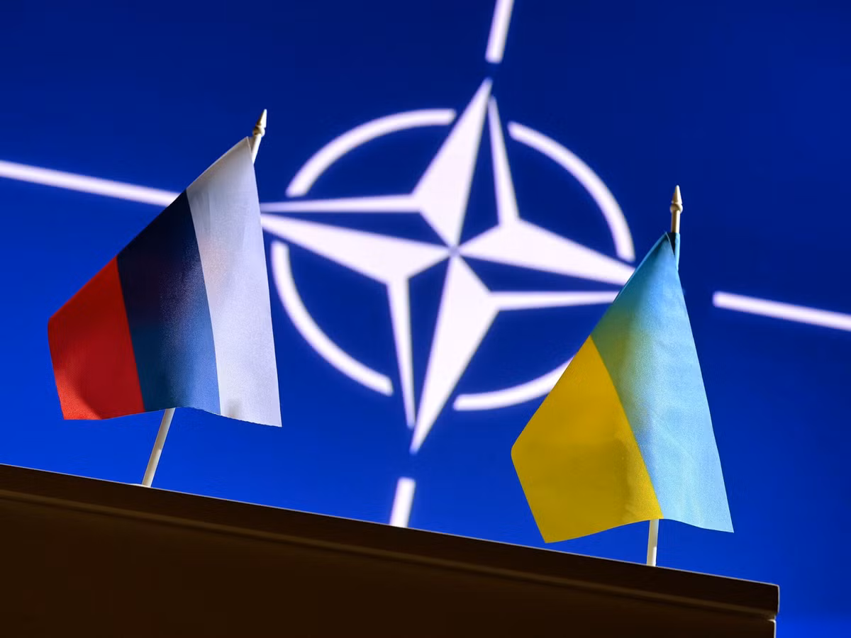 Tuy nhiên, NATO không muốn đối đầu với Nga bằng cách tuyên bố giúp đỡ đưa quân vào Ukraine. Nhưng hiện tại, NATO đang đưa ra một kế hoạch phòng thủ tập thể của khối này, cho phép Liên minh triển khai thêm lực lượng và vũ khí.