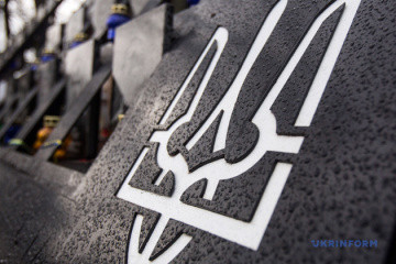 Còn theo trang “Bình luận quân sự” của Nga, Quân đội nước này đã giành quyền kiểm soát làng Hostomel, nơi có sân bay quốc tế Antonov, nơi có khả năng tiếp nhận máy bay hạng nặng như máy bay vận tải quân sự hạng nặng như Il-76D của Không quân Nga.