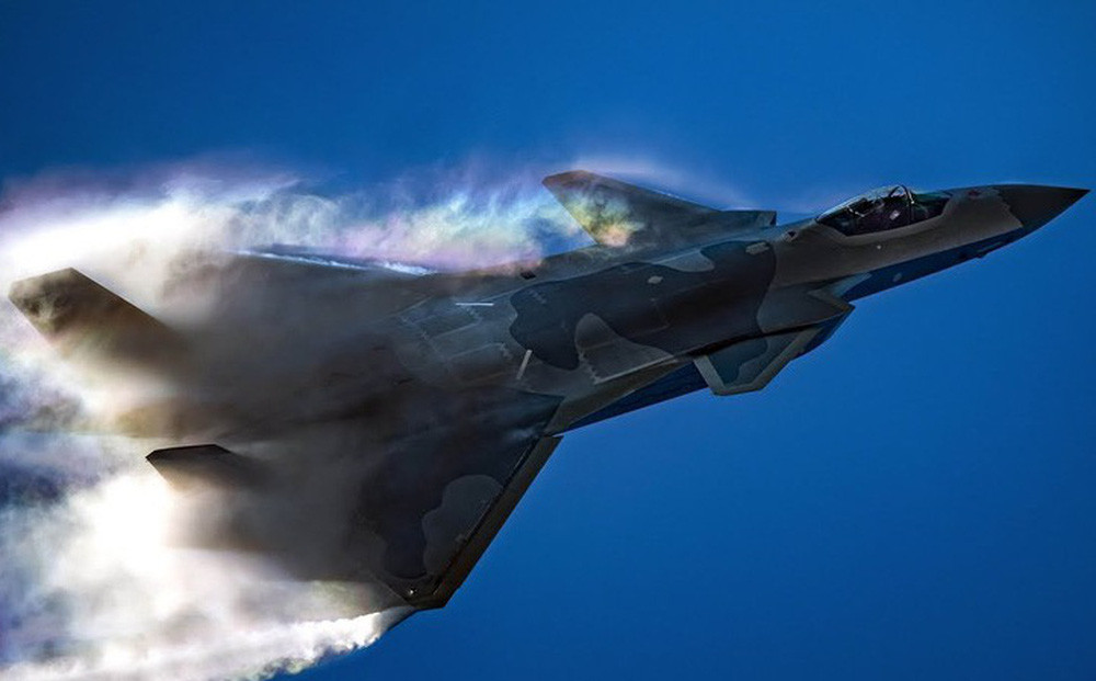 Sự đa dạng máy bay sản xuất trong nước của Trung Quốc rất hoàn chỉnh, đặc biệt về máy bay quân sự, máy bay chiến đấu J-10 và J-20 của Trung Quốc đã đạt trình độ tiên tiến của máy bay thế hệ thứ tư và thứ năm trên thế giới.