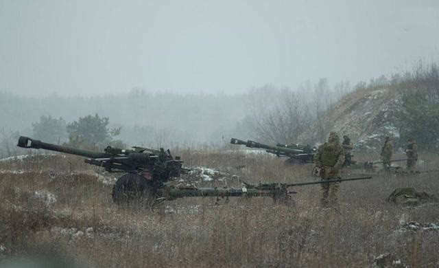 Một trong những đặc điểm của khu vực Kreminna là rừng rậm bao phủ, chỉ có một con đường nhỏ hẹp, dễ phòng thủ và khó tấn công. Do đó, Quân đội Ukraine đã không thể phản công thành công trong vài tháng, kể từ tháng 9.