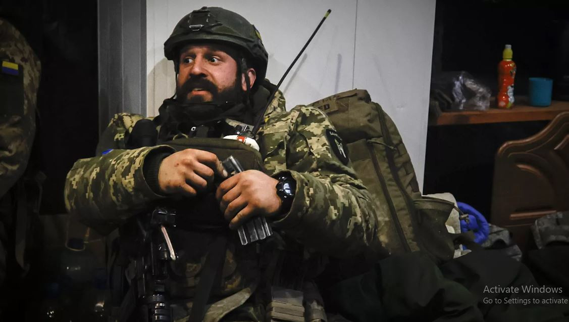 11. Thái độ của Quân đội Nga đối với lính đánh thuê nước ngoài phản ánh sự căng thẳng giữa đạo đức chiến trường và luật pháp quốc tế. Dù Nga chính thức nhấn mạnh là không được phép "giết tù binh", nhưng trong thực tế chiến đấu, Quân đội Nga dường như đã có lập trường “cứng rắn hơn” trước lính đánh thuê nước ngoài.