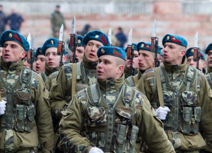 Vậy điều này có liên quan gì đến việc Quân đội Ukraine tăng cường binh lực? Tất nhiên, ở quận Kobasna trên lãnh thổ Transnistria, ngoài hàng nghìn binh sĩ Nga đóng quân, còn có một kho đạn từng cất giữ 400.000 tấn vũ khí và đạn dược của Quân đội Liên Xô; dù Liên Xô đã tan rã nhưng số vũ khí này vẫn còn nguyên vẹn.