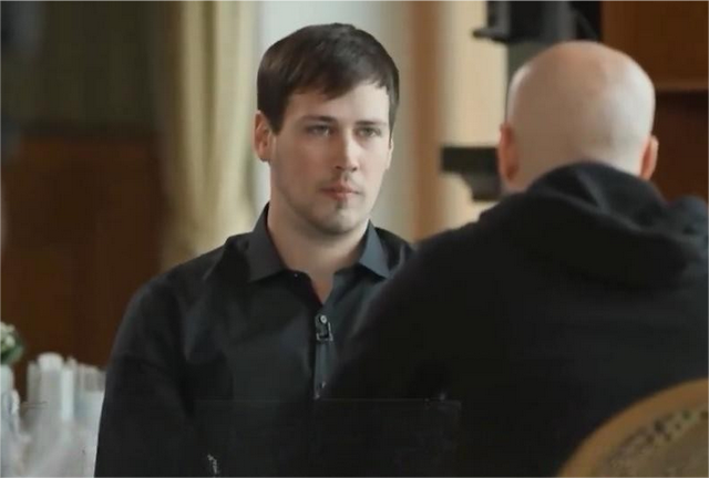 Điều thứ hai, là một lính Mỹ đã "đầu hàng" Quân đội Nga, mang nhiều thông tin tình báo quan trọng của Quân đội Ukraine cho quân Nga. Thoạt nghe có vẻ “kỳ lạ”, Mỹ rõ ràng không điều quân tham chiến, tại sao lại có binh sĩ đột nhiên “đầu hàng” quân Nga?