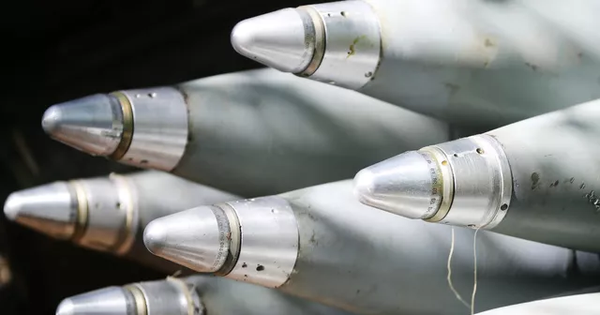 Thứ ba, NATO cũng lo ngại rằng Triều Tiên, quốc gia đã tích lũy được một lượng đạn pháo dù không xác định (nhưng chắc chắn là sẽ rất lớn), sẽ “thầm lặng” cung cấp cho Nga.