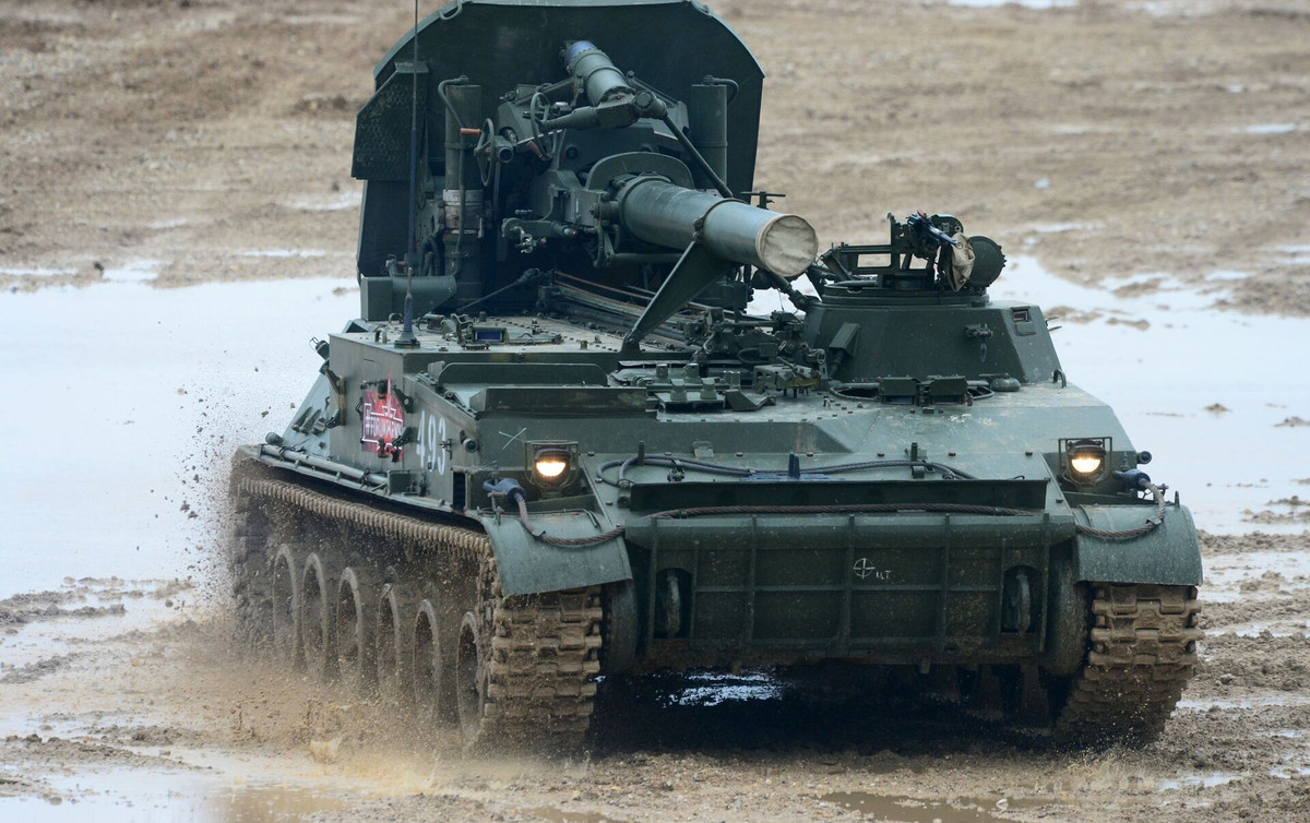 Trước khi thành lập Quân khu phía Bắc, Quân đội Nga chỉ có một lữ đoàn pháo binh hạng nặng là Lữ đoàn 45, đóng tại Quân khu phía Tây. Lữ đoàn được trang bị súng cối hạng nặng 2S4 Tyulpan và pháo tự hành 2S7 Pion.