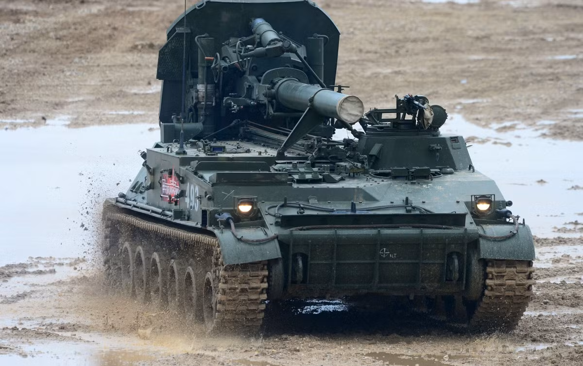 Trước khi thành lập Quân khu phía Bắc, Quân đội Nga chỉ có một lữ đoàn pháo binh hạng nặng là Lữ đoàn 45, đóng tại Quân khu phía Tây. Lữ đoàn được trang bị súng cối hạng nặng 2S4 Tyulpan và pháo tự hành 2S7 Pion.