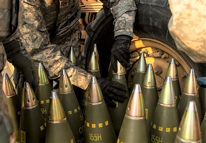 Mặc dù 3 nước lớn của NATO ở châu Âu là Anh, Đức và Pháp đều đã ký thỏa thuận viện trợ cho Ukraine trong 10 năm, nhưng rõ ràng rất khó để thực hiện thỏa thuận viện trợ trong ngắn hạn; do vậy Quân đội Ukraine hiện gần như không có đạn pháo.