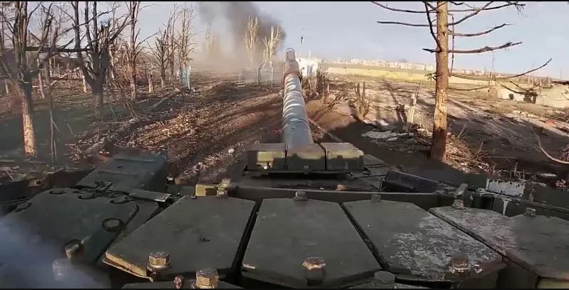 Trước hết, xét về mặt chiến lược, vùng Donbass là nơi diễn ra các trận đánh chính giữa Quân đội Nga và Ukraine, bởi vùng Donbass rất giàu tài nguyên nông nghiệp, khoáng sản và cũng là vùng công nghiệp quan trọng của Ukraine.