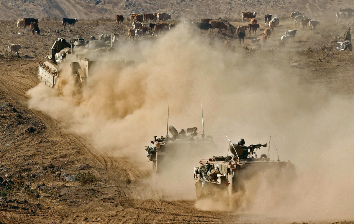 Tiếp theo, xe tăng Israel sẽ ưu tiên hỏa lực vì ngoài sự sống còn, cách duy nhất để giành chiến thắng trong một cuộc chiến là tiêu diệt xe tăng của đối phương. Tính cơ động là cuối cùng, do là một quốc gia nhỏ, Israel không có khả năng chiến đấu trong các chiến dịch dài hơi, trên những chiến trường rộng lớn.