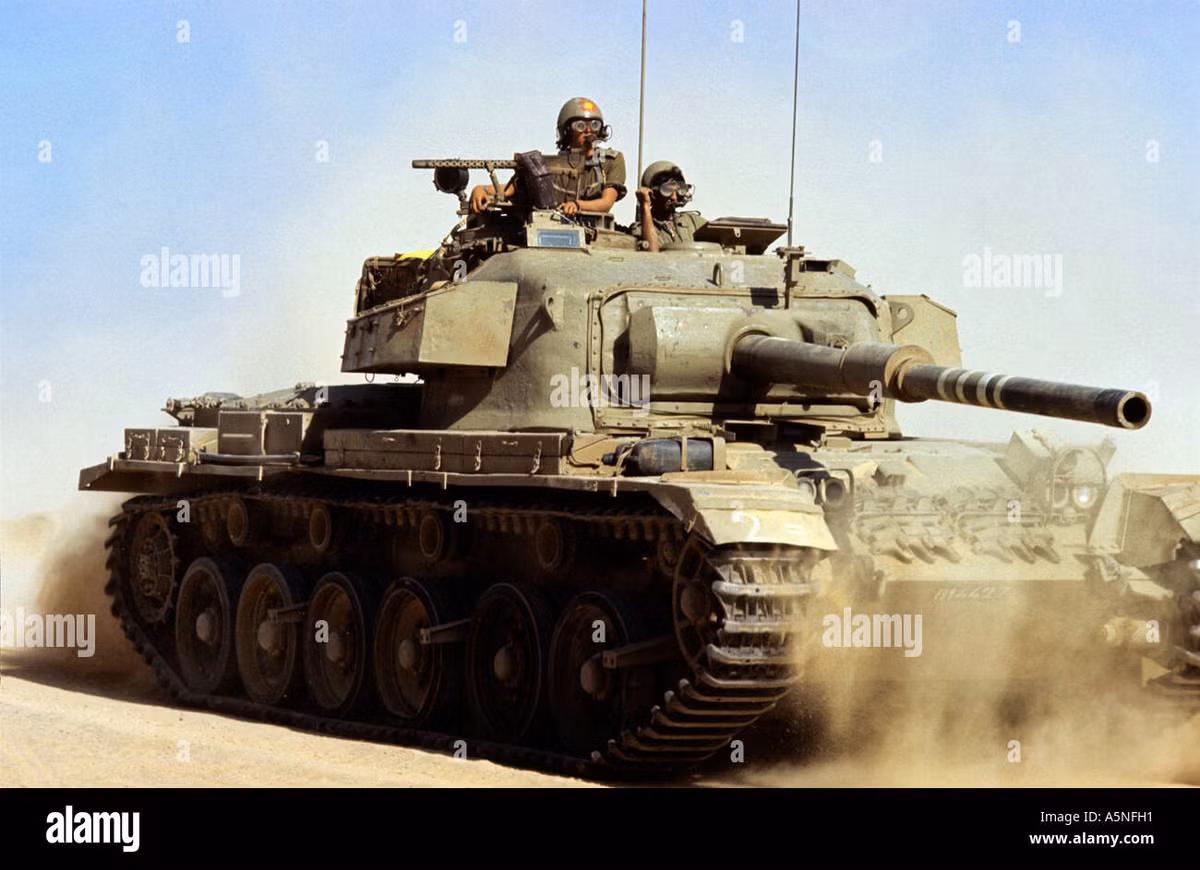 Ba thuộc tính xác định một chiếc xe tăng hiện đại là hỏa lực (pháo chính), khả năng cơ động và khả năng bảo vệ (chủ yếu là giáp xe). Trong quá trình phát triển, Israel ưu tiên thuộc tính bảo vệ cao hơn; mục đích nhằm bảo vệ con người.